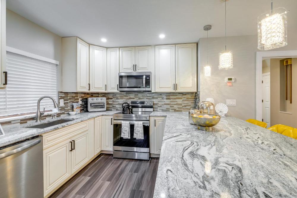 Silver Springs Home Walk to Downtown!
